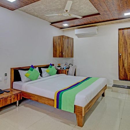 Sai Samrat Resort Satara Esterno foto