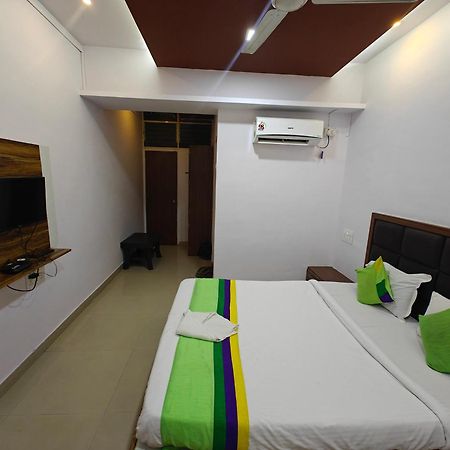 Sai Samrat Resort Satara Esterno foto