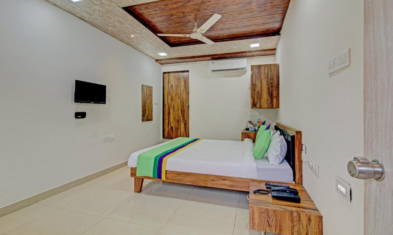 Sai Samrat Resort Satara Esterno foto