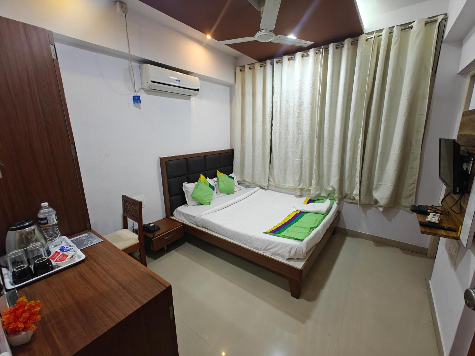 Sai Samrat Resort Satara Esterno foto