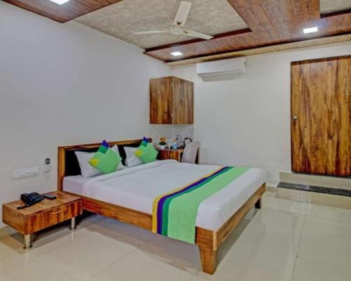 Sai Samrat Resort Satara Esterno foto